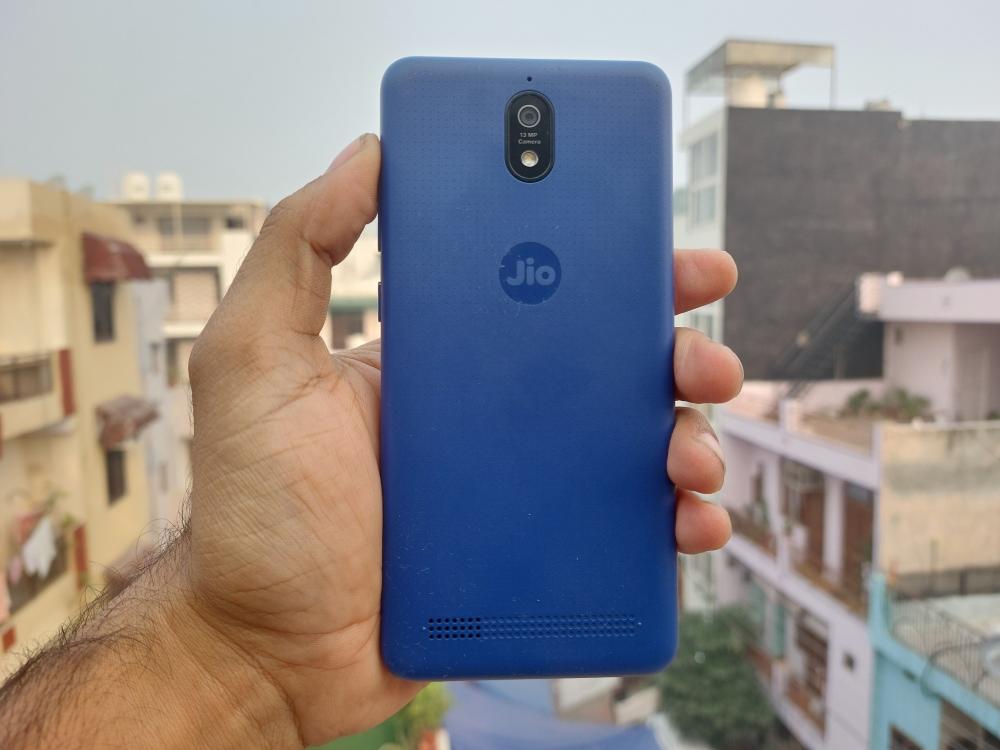 The Weekend Leader - JioPhone Next offers seamless experience at affordable cost